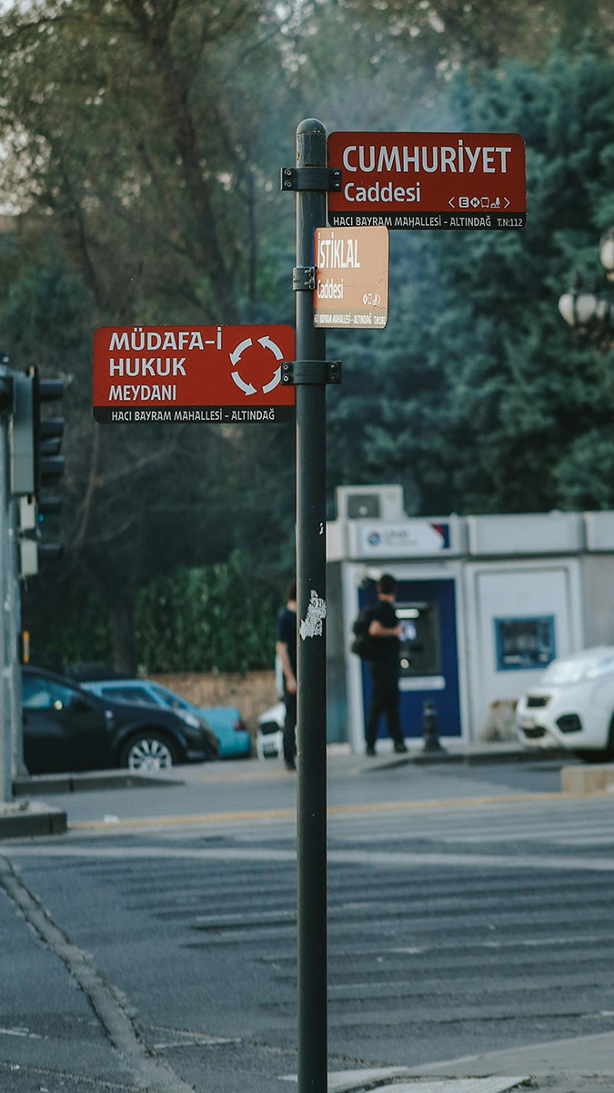 Gülümseyen kadın